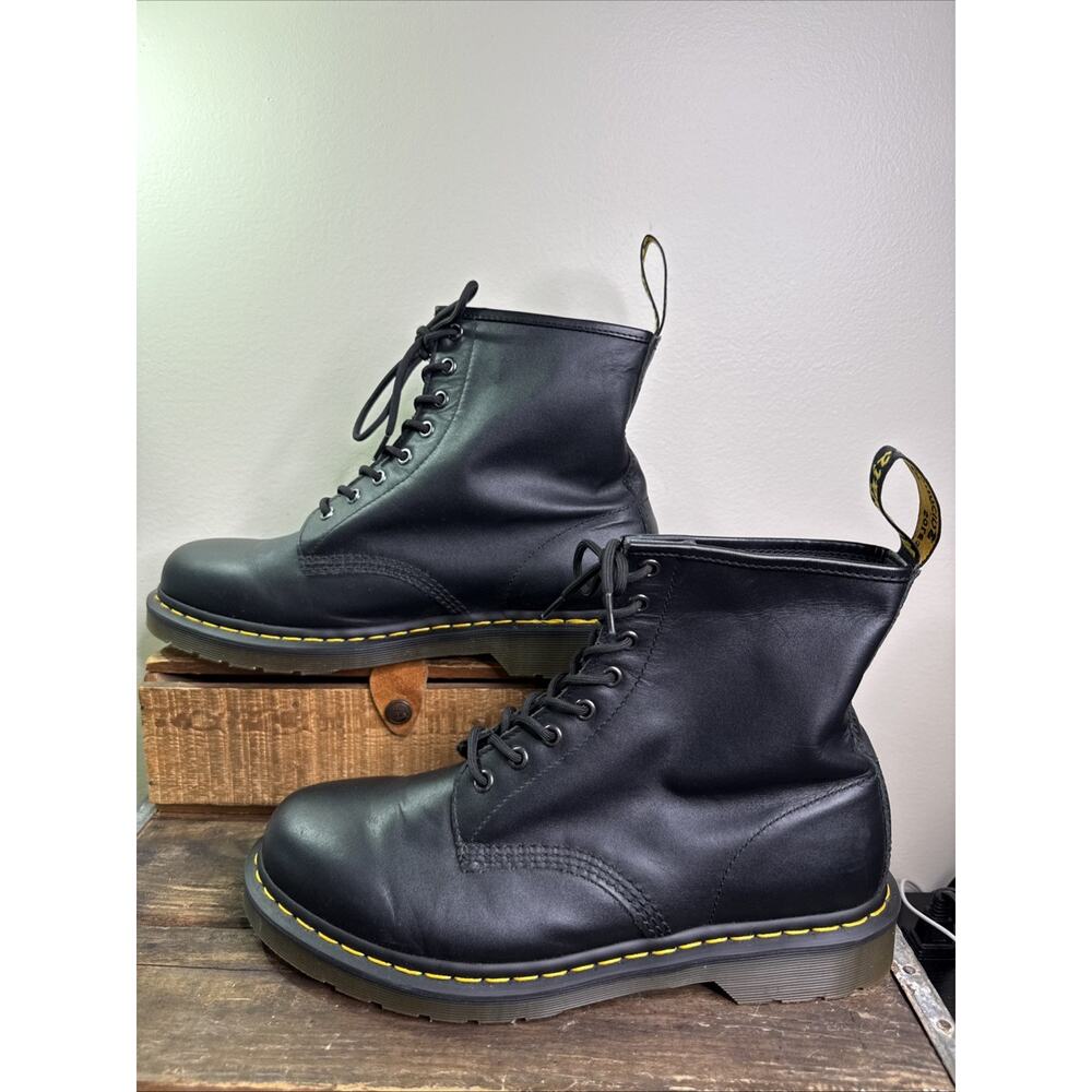 Dr. Martens Air Wair Leather Boots Non Slip Sole 11822 Men’s Size 11M NEW